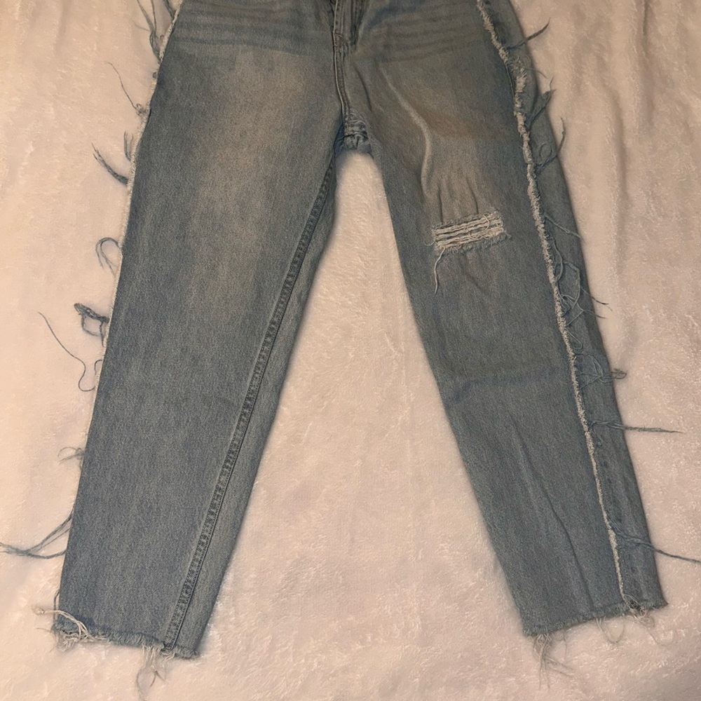 Urban Revivo Light Wash Jeans – Size 6 (US)